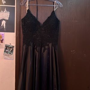Worn once for my senior year of prom, no need to keep it.